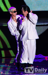 组图：韩星GD刘在石等无限挑战歌谣节献唱