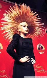 高清组图：Gaga蜡像纽约版太阳神造型帅气威武
