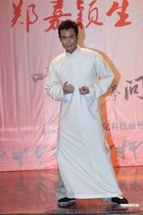 组图：郑嘉颖《叶问》剧组庆生 许愿拍戏不受伤