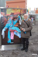 组图：罗家英演粤剧汪明荃陪同 望新年身体健康