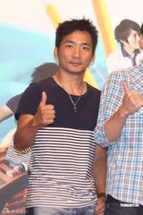 组图：五月天献爱心助学贫困孩童