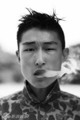 组图：韩裔小眼丑帅男模 另类东方面孔西方走红