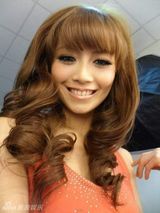 组图：金城武22岁侄女日本出道 基因好气质佳