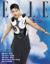 高清图：李霄云蝉联周冠军 成09快女第五期封面女声