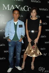 幻灯图：何超仪与偶像乐队合作 张静初拒谈男友