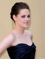 高清组图：克丽斯汀-斯图尔特秀长裙温柔妩媚