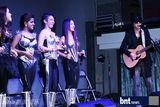 组图：亚洲辣妹组合Blush出道展华丽舞台