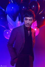 组图：耿乐写真与气球共舞 显神秘梦幻文艺范儿