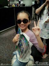 组图：影后李馨巧生活照曝光 十岁萝莉展童真