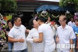 组图：刘德华伤感拜别白龙王 白衣赤脚虔诚
