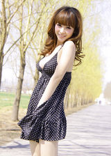 高清图：柳岩拍公路写真秀牛仔风情