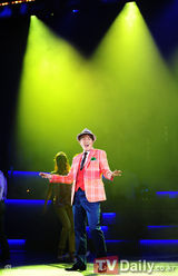 组图：韩星朴光贤参加《CatchMeIfYouCan》试映