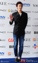 组图：众韩星亮相第17届釜山电影节蓝地毯