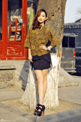 组图：主播刘美人中国风接拍 大片复古混搭