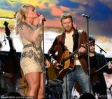 组图：当红乡村歌手德克-本特利献唱格莱美