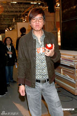 高清图：《女人最痛》开镜拜神 米雪献屏幕初吻