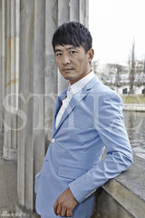 组图：郭晓冬三色西服写真诠释质感硬汉