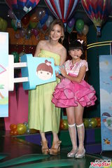 组图：大小姐再出新专辑 前辈Sweety加持