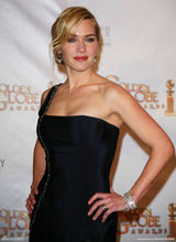 高清组图：凯特-温斯莱特现身后台 秀美胸魅力无穷