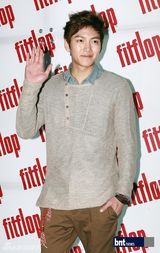 组图：朴寒星池昌旭等出席品牌发布会