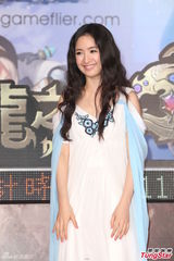 组图：林依晨仙女造型灵气 代言吸金百万