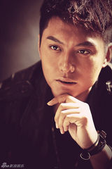 组图：侯京健复古写真 展现忧郁文艺气质