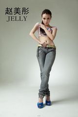 幻灯图：赵美彤粉嫩休闲写真 化身清秀性感精灵