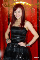 高清图：江若琳考驾照之路漫长 张继聪把儿子当玩具