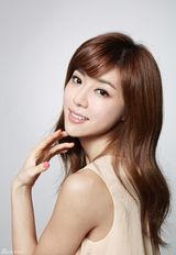 朴韩星时尚写真显清纯 《笔仙2》将映