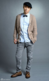 组图：张丹峰拍动感写真 演绎雅痞型男