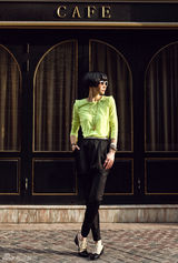 组图：时尚设计师夕又米街拍似潇洒美少年