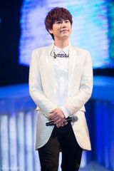 组图：SJ-M见面会北京收官 互赠贴心礼物