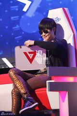 组图：快乐男声上演踢馆赛 四大导师再聚首