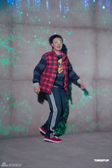 高清组图：陈奕迅拍广告 创意多多展现运动魅力