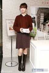 组图：韩星韩孝珠举办签名会 现场赠光棍节饼干