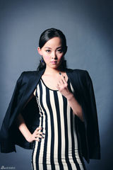 组图：缪婷茹最新写真展现迷人两面性