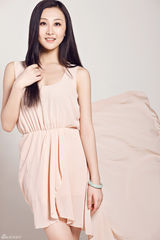 组图：杜菲菲钱璇华丽变身 飘逸长裙清丽脱俗