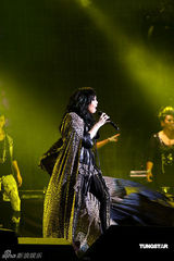 高清：张惠妹北京开唱摇滚范　和观众High足三小时