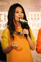 组图：S.H.E春浪对阵五月天：根本以卵击石