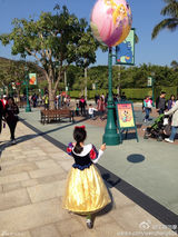 组图：众星欢乐拜大年 森碟可爱林依晨异国祝福