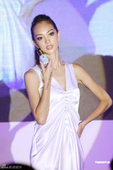 组图：Lisa S台湾做代言 想和白歆惠尝麻辣火锅