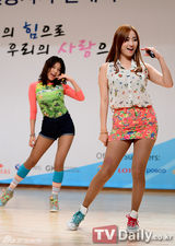 组图：韩团Wonder Girls助力公益展才艺 青春显朝气