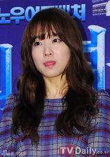 组图：朴宝英清新亮相动画《雪之女王》试映会