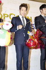 高清组图：2AM香港火热开唱 个人舞台技压全场