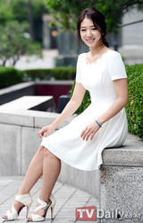 组图： 朴信惠奉太奎出席独幕剧记者会