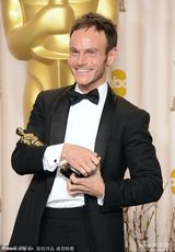 组图：奥斯卡后台海瑟薇圆梦落泪 李安拜年