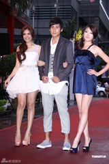 组图：隋棠婚纱装出席《犀利人妻》电影版首映