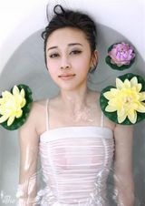 组图：陈美行浴缸广告写真 美艳湿身极致诱惑