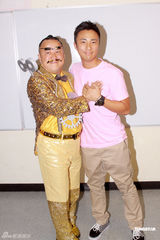 幻灯图：杜汶泽参与《奖门人》 崔建邦打人案后首秀