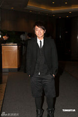 幻灯图：张敬轩认干爹摆45桌 被问性向问题不介意